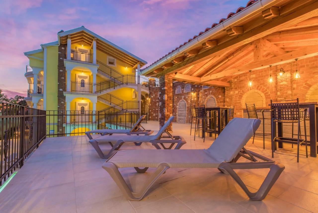 Palace Paulina Luxury Residence Novi Vinodolski Exterior foto